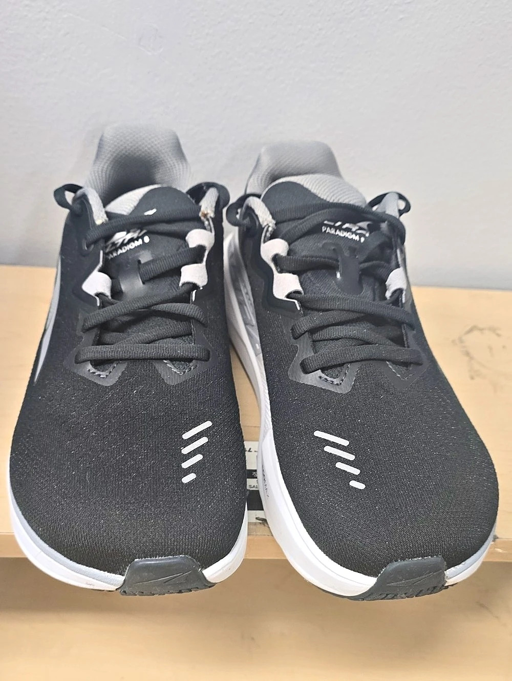 Altra PARAGON Athletic Sneakers in Black & White Size 7.57575